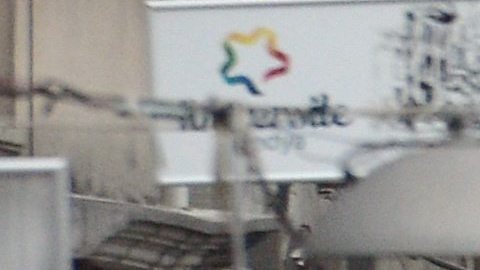 Peritos criminales inspeccionan la escena del atentado en Estambul.