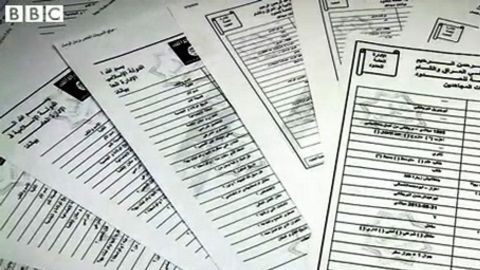 Los documentos habrían sido redactados entre 2013 y 2014 y en ellos se pregunta a los militantes si prefieren ser guerrilleros o atacantes suicidas.