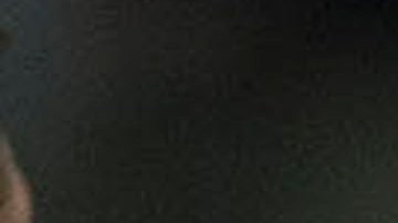 Andrés Guardado festeja tras conseguir anotar el penalti para abrir el marcador.