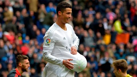 Cristiano Ronaldo encabeza los goleadores de la Champions League con 13 tantos.