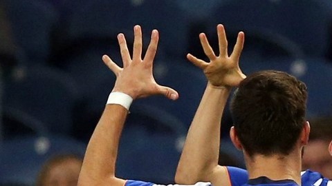 Héctor Herrera celebra su gol