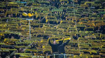 La del Borussia Dortmund es una afición sin igual. Su canto fue muy emotivo.