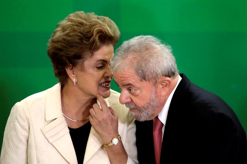 La presidenta de Brasil Dilma Rouseff y el exmandatario Inácio Lula Da Silva.