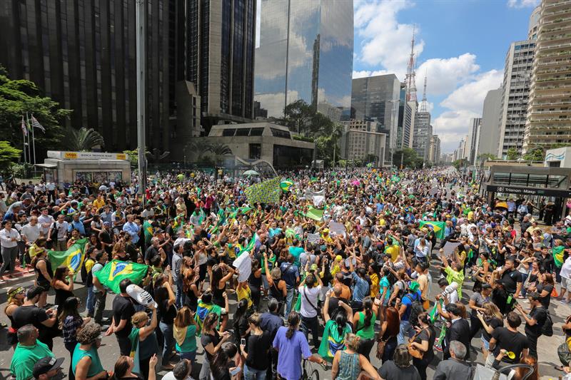 Se incrementan las protestas en Brasil.