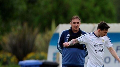 Messi y Agüero durante la práctica albiceleste en Ezeiza.