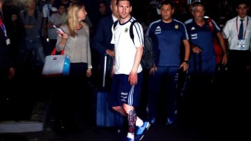 Messi a su llegada a Santiago junto a la 'Albiceleste'.