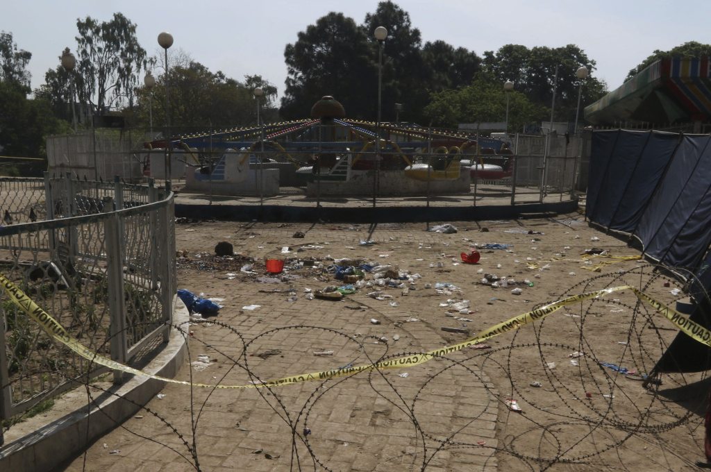 El número de muertos en el atentado suicida perpetrado ayer en un parque público de la ciudad paquistaní de Lahore aumentó hoy a 72, entre ellos 18 mujeres y 17 niños
