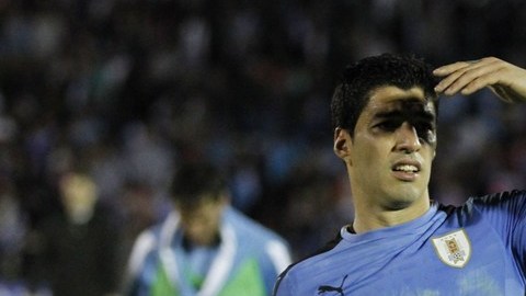 Luis Suárez vuelve a ser factor para Uruguay.