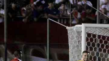 Dani Alves salvó a Brasil del desastre en Asunción.