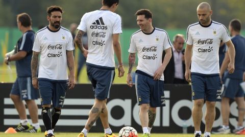 Ezequiel Lavezzi, Angel Di Maria, Lionel Messi y Javier Mascherano se entrenan en Ezeiza con miras a su duelo en Santiago.