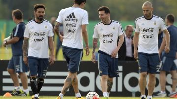 Ezequiel Lavezzi, Angel Di Maria, Lionel Messi y Javier Mascherano se entrenan en Ezeiza con miras a su duelo en Santiago.