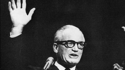 La foto data del 27 October 1964 y muestra a Barry Goldwater dando un discurso en Nueva York durante la campaña de 1964.