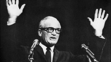 La foto data del 27 October 1964 y muestra a Barry Goldwater dando un discurso en Nueva York durante la campaña de 1964.