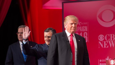 En uno de los pasados debates, Jeb Bush, Ted Cruz y Donald Trump. Ahora Bush, quien se retiró en Febrero de la contienda, apoya a Cruz para oponerse a Trump ( JIM WATSON/AFP/Getty Images)
