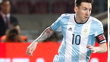Lionel Messi y James Rodríguez buscan acercar a sus selecciones a la cima de la eliminatoria que encabeza Ecuador.