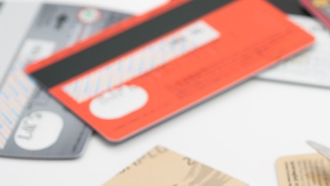 Si se es leal a una tarjeta se pueden perder muchas compensaciones./Shutterstock