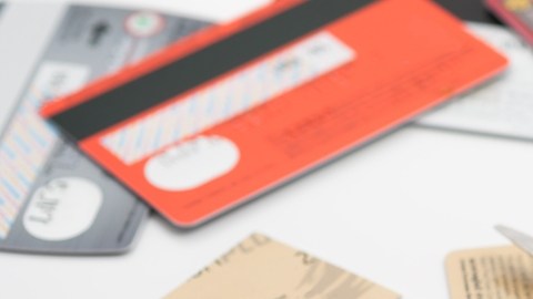 Si se es leal a una tarjeta se pueden perder muchas compensaciones./Shutterstock