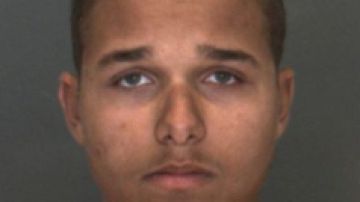 Charles Toland, de 18 años, está detenido bajo fianza de $5 millones.