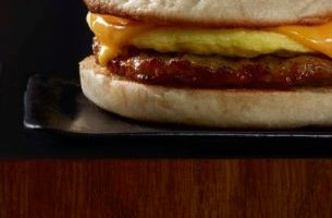 La contaminación con Listeria está vinculada a un lote de sándwiches de salchicha, huevo y queso cheddar.