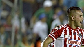 Omar Bravo, producto de fuerzas básicas de Chivas, ha vivido glorias y sinsabores con el equipo.