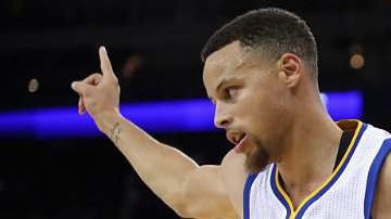 Curry volvió a regalar un espectáculo frente a los Mavericks.