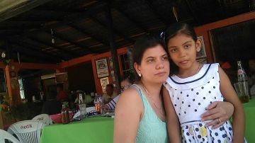 Doranelly y su hija Nayeli en una de las dos ocasiones que ha podido verla en Zihuatanejo