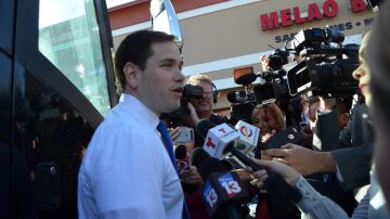 El senador republicano Marco Rubio, al llegar al restaurante Melao Bakery en Kissimmee este martes.