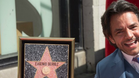 Miles de fans acompañaron al actor de 54 años, quien aseguró que jamás imaginó que viviría este momento.