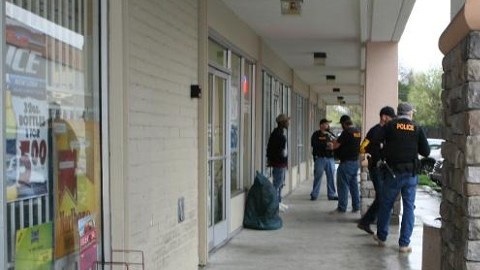 Las autoridades utilizan a jóvenes como señuelos para atrapar a quienes aceptan comprarles alcohol.