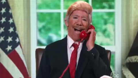 Geraldo Rivera personificó a Donald Trump en "Dancing with the Stars" pero no logró los suficientes votos para seguir compitiendo.