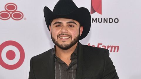 El cantante grupero Gerardo Ortiz no quiere que le pregunten de la violencia pero sus acciones laborales provocan todo lo contrario.