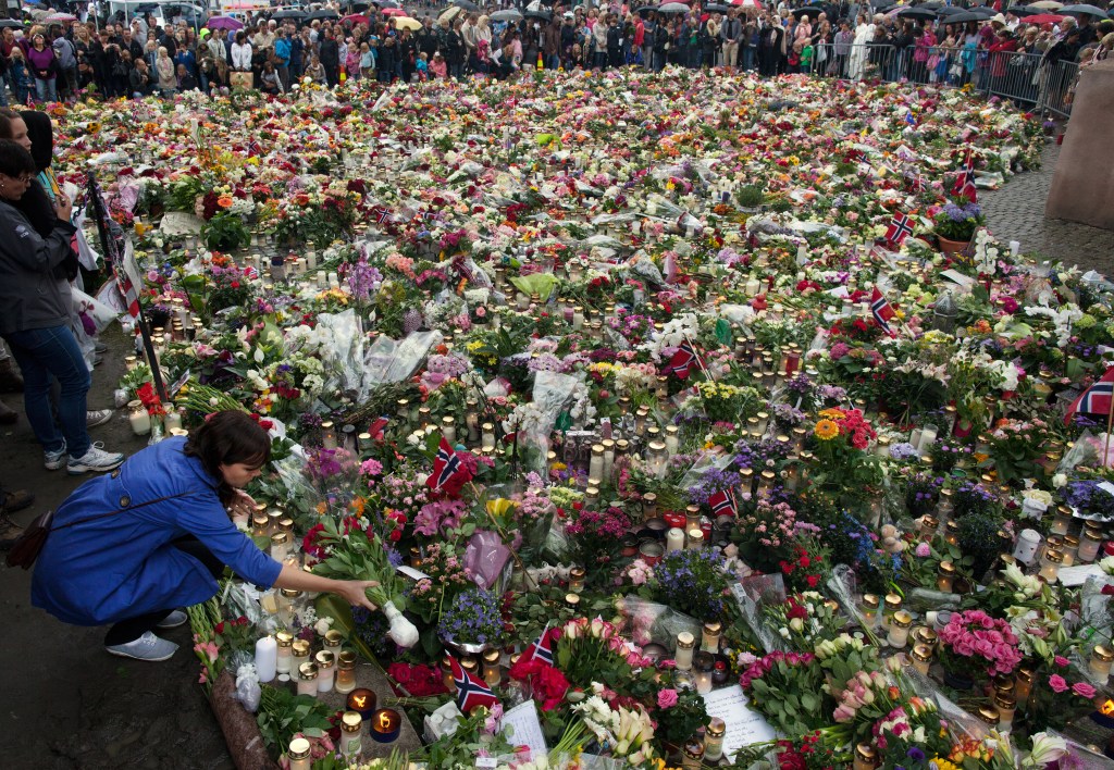 Anders Behring Breivik inició un tiroteo que el 22 de julio de 2011 dejó al menos 77 personas muertas en un campamento estudiantil en la isla de Utoya.