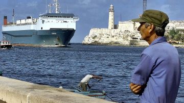 A Havana resident watches as the Express