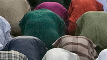 Mientras muchas personas acuden a iglesias para cultivar su religiosidad, otros lo hacen desde sus espacios personales.