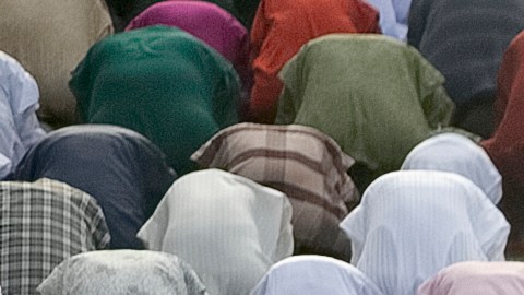 Mientras muchas personas acuden a iglesias para cultivar su religiosidad, otros lo hacen desde sus espacios personales.