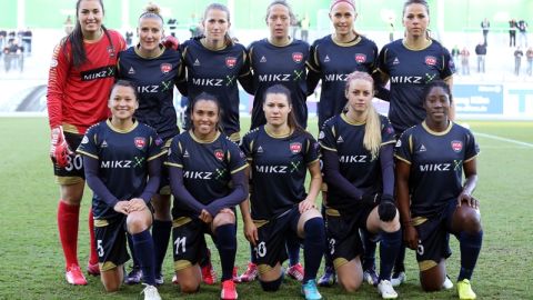 El equipo de Rosengard antes de un partido de UEFA Champions League ante el VfL Wolfsburg.