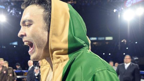 Julio Cesar Chavez Jr. se prepara para enfrentar a Badou Jack a finales de abril.