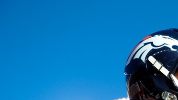 Brock Osweiler pudo haberse quedado como quarterback de los campeones Broncos, pero el miércoles decidió mudarse a Houston al fichar con los Texans.