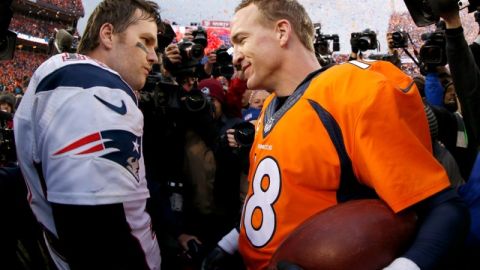 Tom Brady y Peyton Manning dominaron la NFL en la pasada década y media. ¿Es alguien de ellos el más grande quarterback de la historia?