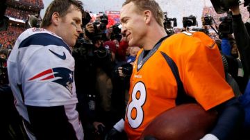 Tom Brady y Peyton Manning dominaron la NFL en la pasada década y media. ¿Es alguien de ellos el más grande quarterback de la historia?