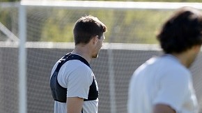 Giovani dos Santos (der.) y Steven Gerard durante un práctica del Galaxy.