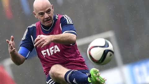 Infantino dijo que se debe estudiar la tecnología para hacer al fútbol más fluido.