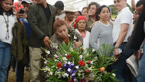 Se escucharon y leyeron consignas como "Justicia para Berta", "La lucha sigue", "Sangre de mártires, semilla de libertad" y "Berta volverá y será millones".