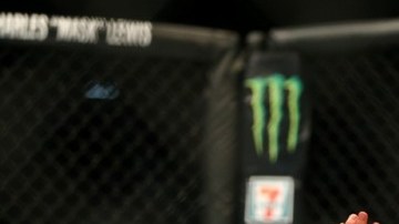 Las derrotas de Conor McGregor a manos de Nate Díaz y de Holly Holm contra Miesha Tate en la misma función suponen golpes para el UFC.