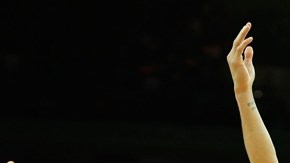 Stephen Curry y su celebración ante los Phoenix Suns en el Oracle Arena.