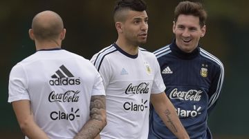 Ahora no será el 'Kun' Agüero el que acompañe en el ataque a Lio Messi. Higuaín recibe la oportunidad del 'Tata' Martino.