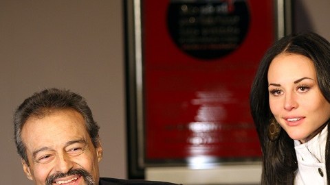 Gonzalo Vega junto a su hija Zuria en un encuentro antiguo con la prensa.