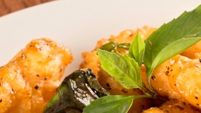 El pescado frito al estilo vietnamita es otra de las especialidades de la casa.