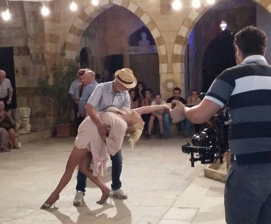 Durante la filmación de Nasmet Tango, , dirigida por Maya Tabet Noun, Mónica Orozco se replanteó sus ideas sobre hacerse ciudadana. 