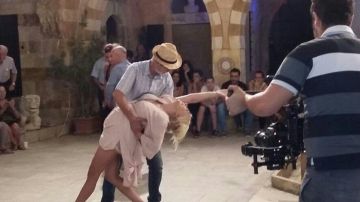 Durante la filmación de Nasmet Tango, , dirigida por Maya Tabet Noun, Mónica Orozco se replanteó sus ideas sobre hacerse ciudadana.